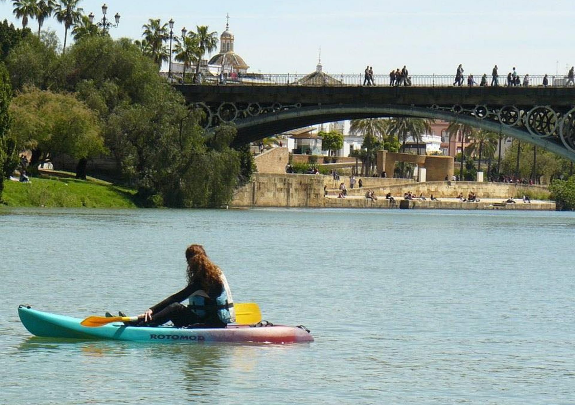 visitar en piragua río guadalquivir Sevilla, visitas guiadas en piragua por Sevilla, tours guiados en kayak por guadalquivir Sevilla, excursiones con guía en piragua por Sevilla