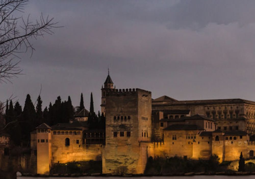 Ruta privada nocturna: Leyendas de la Alhambra