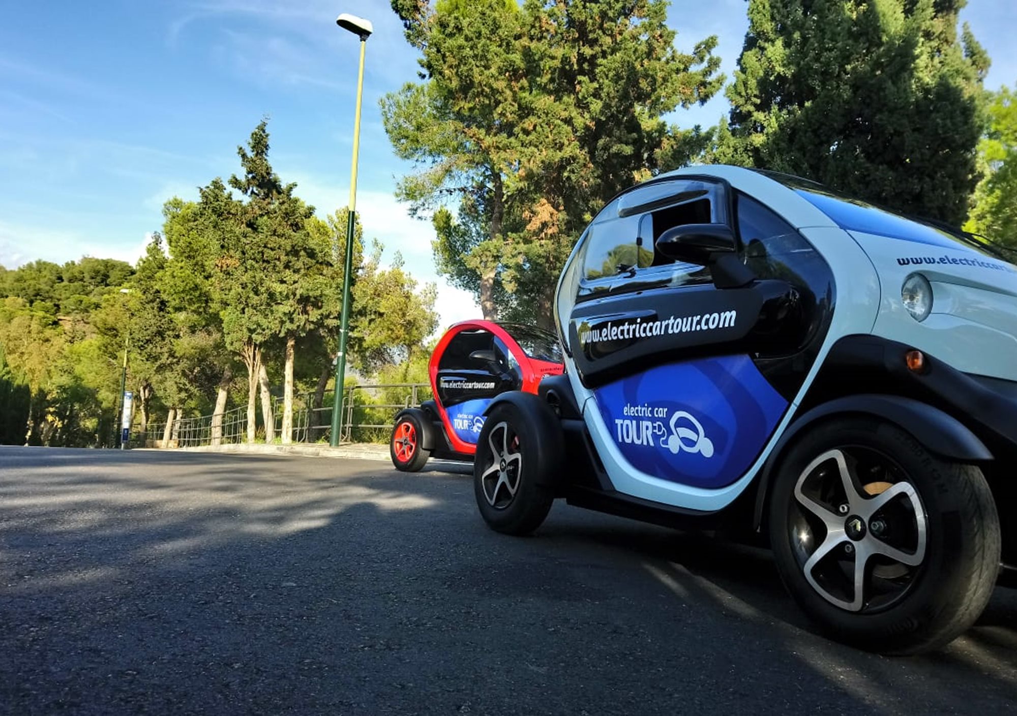 Visitar Málaga en coche eléctrico, Mini Tour guiado por Málaga en coche eléctrico, visitas guiadas por Málaga en coche eléctrico, tours guiados en Málaga en coche eléctrico, excursión con guía por Málaga en coche eléctrico