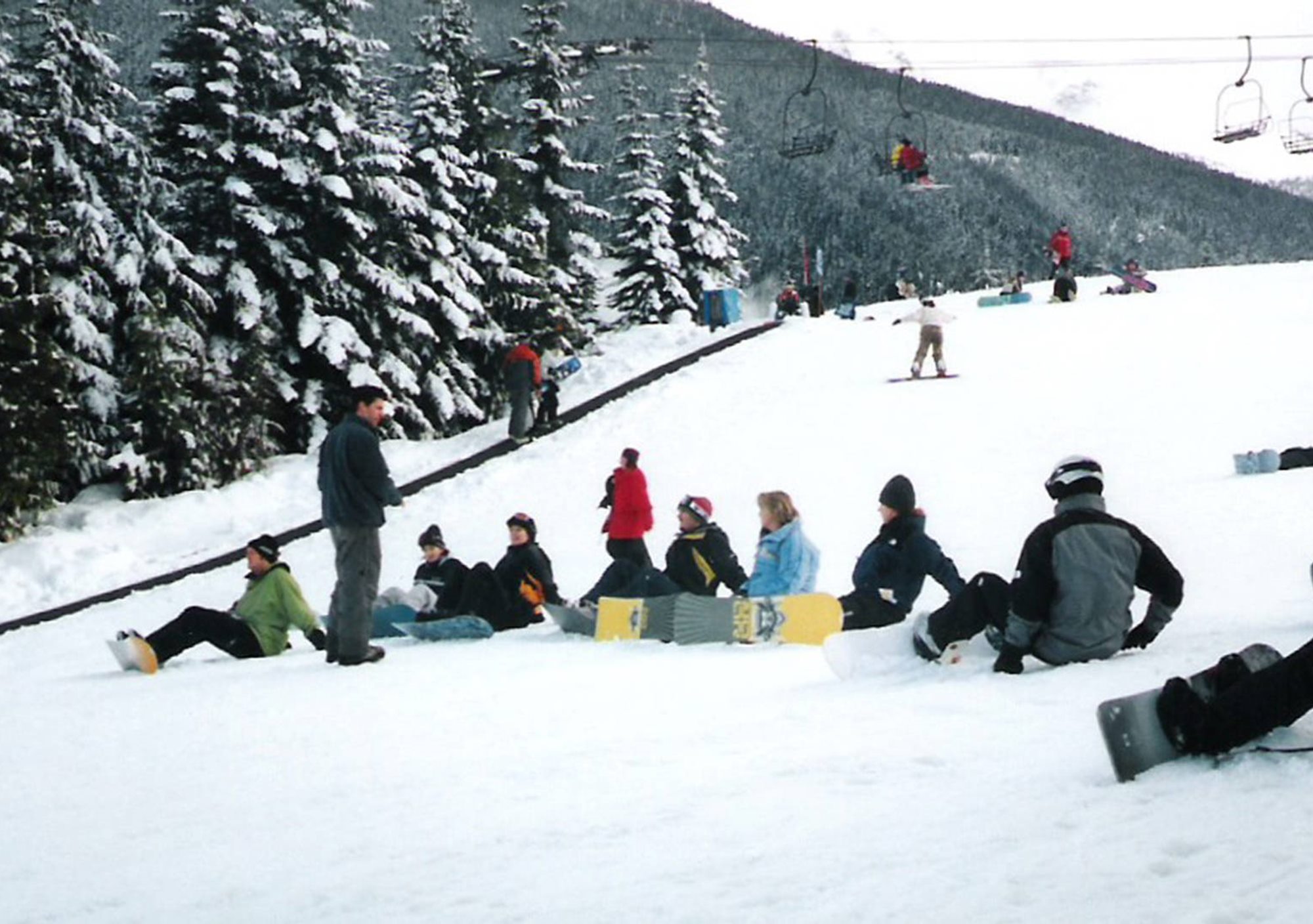 Clases privadas de snowboard en Sierra Nevada para grupos por un monitor profesor oficial Granada