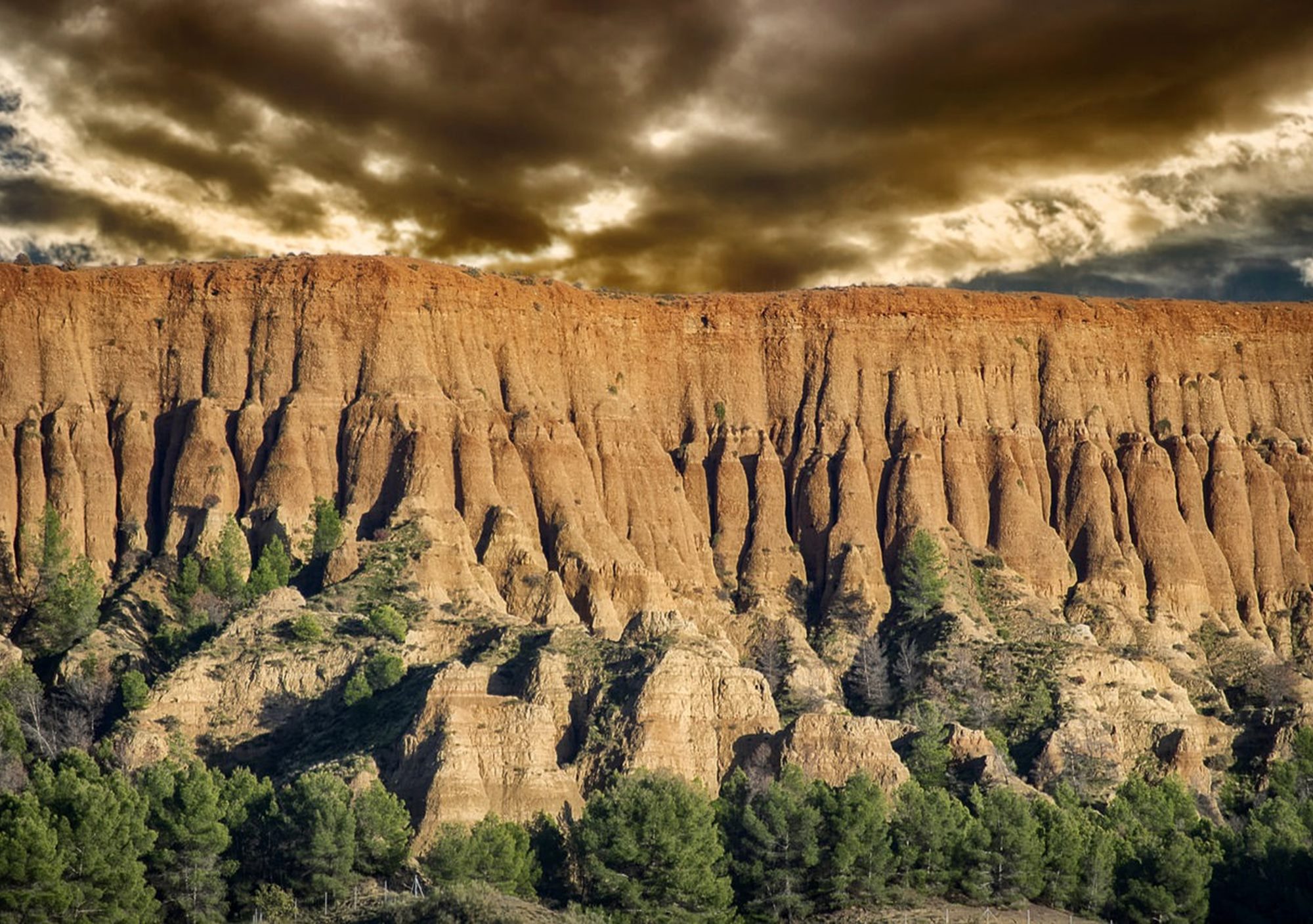 Visitar Geoparque y Guadix desde Granada, visitas privadas Geoparque Guadix desde Granada, tours privados Geoparque Guadix desde Granada, excursión privada geología Geoparque Guadix excursiones desde Granada geológicos Gorafe Parque Megalítico yacimiento arqueológico casas-cueva