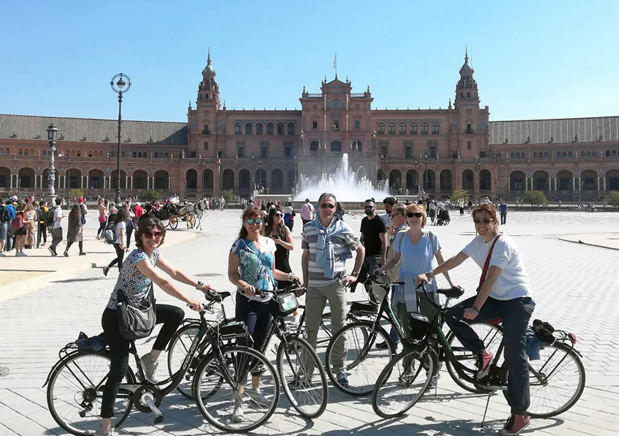 visitar Sevilla con guía experto en bicicleta, visitas guiadas en bicicleta por Sevilla, tours guiados en bicicleta por Sevilla, excursiones en bicicleta por Sevilla con guía oficial