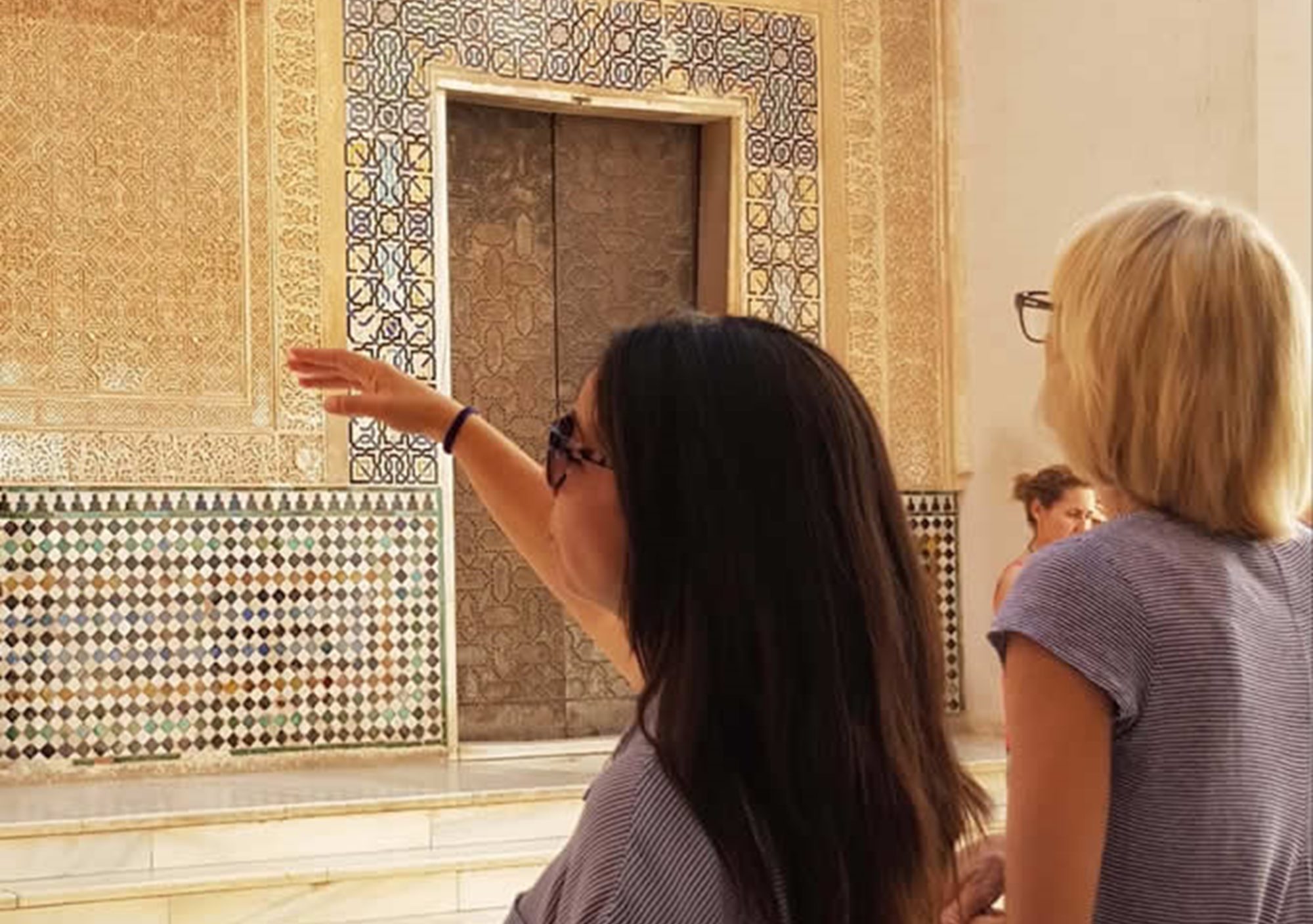 Visitar Alhambra con guía privado, visitas con guía privado a la Alhambra, tours con guioa exclusivo a alhambra, contratar online guia privado alhambra granada, reservar