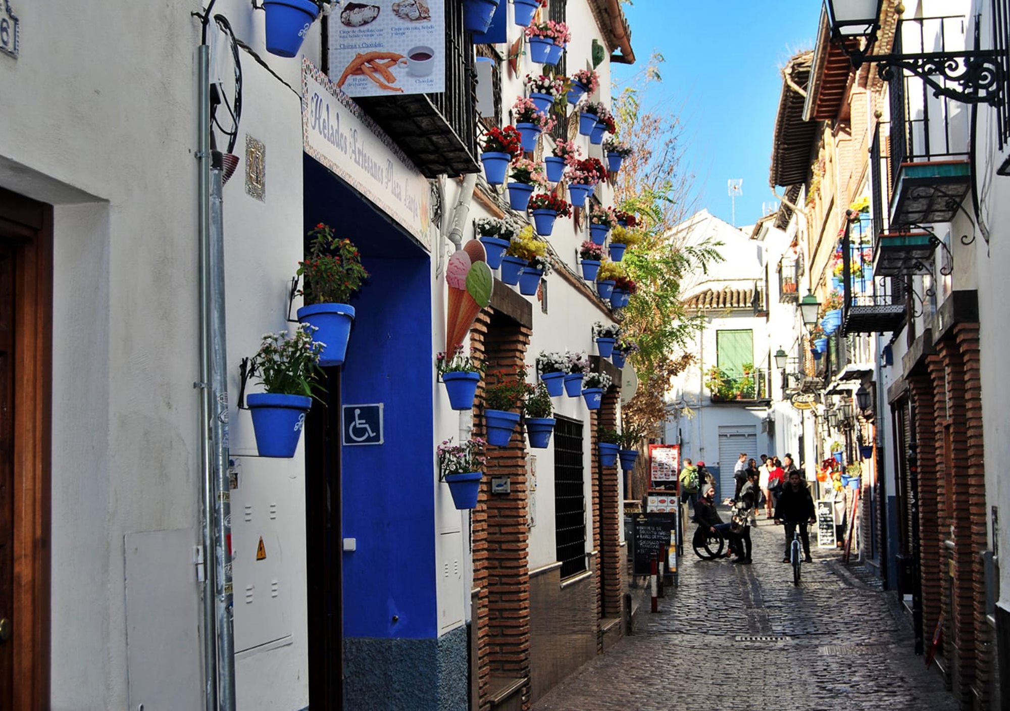 Visita guiada a barrios de el Albaicín y Sacromonte más Espectáculo Flamenco en tablao La Alboreá