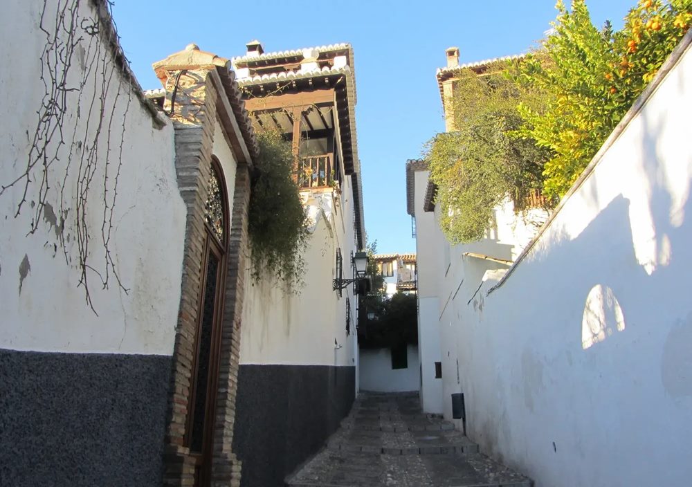 Private guided tour in the Albayzín and the Sacromonte neighbourhoods