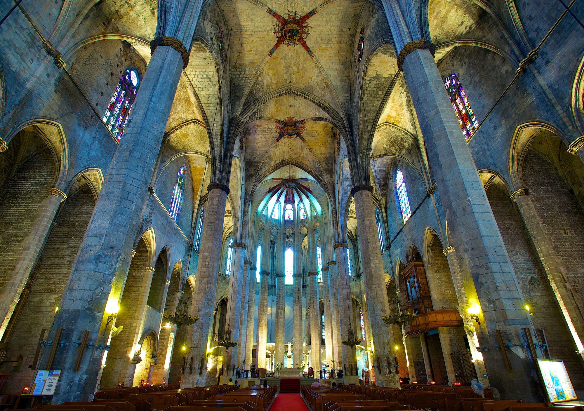 Resultado de imagen de fotos de como visitar la catedral de barcelona