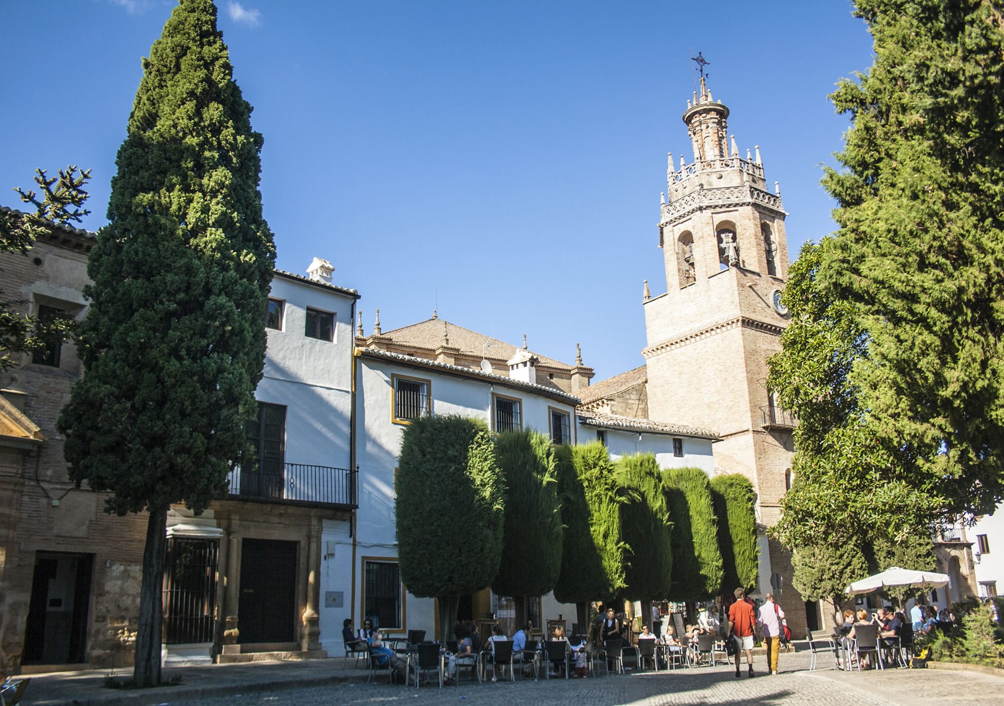 Visitar Ronda desde Málaga, visitas guiadas tours guiados excursión excursiones de un dia ida y vuelta con guía incluido traslados transporte bus