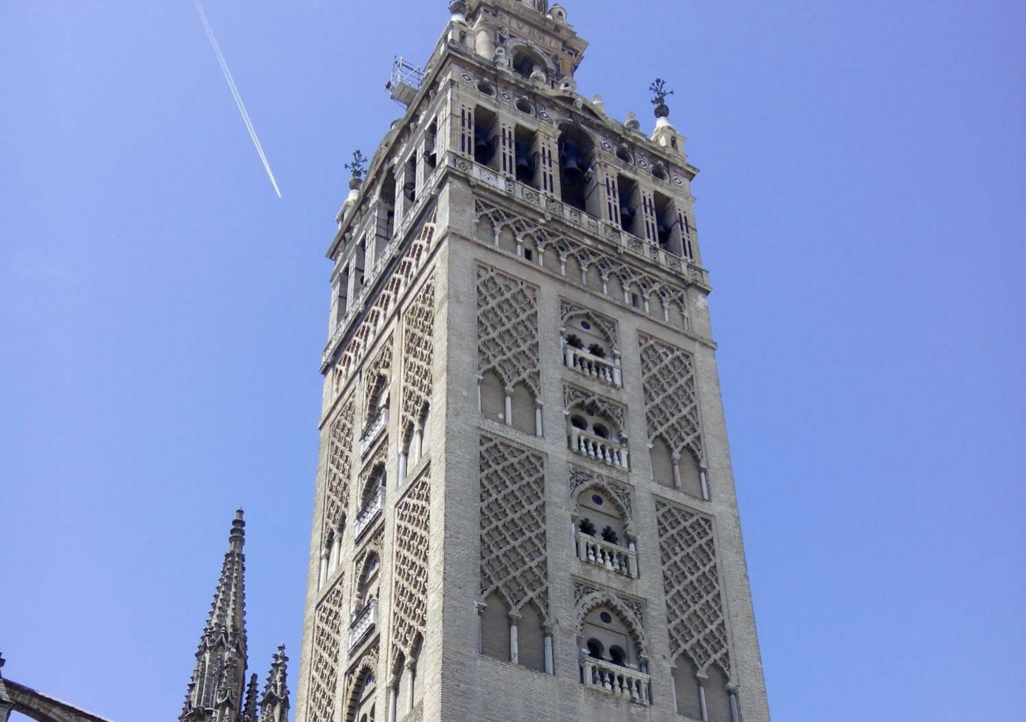 Visitar Sevilla desde Málaga y entrada al Alcázar, visitas guiadas tours guiados excursión excursiones de un dia ida y vuelta con guía incluido traslados transporte bus